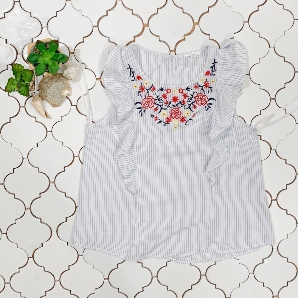 Mine Sleeveless Embroidered Top